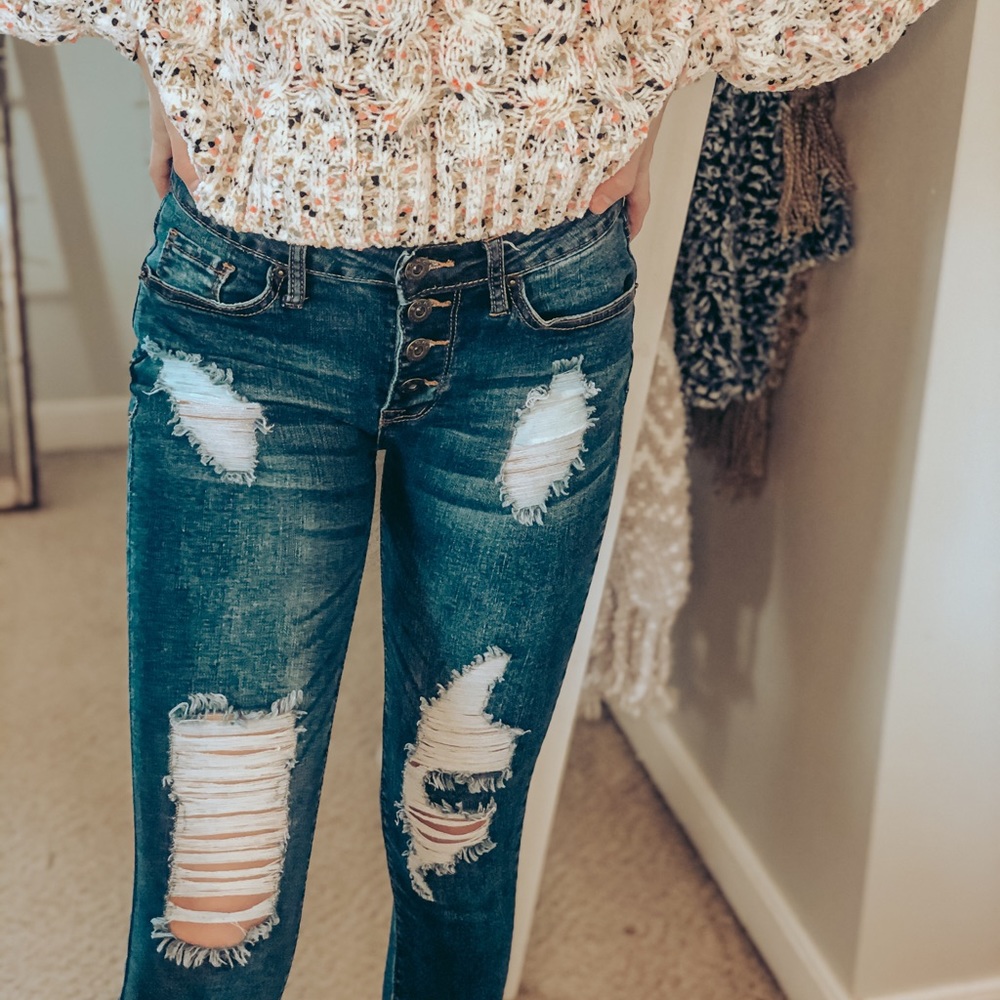 •RIPPED SKINNY JEANS•